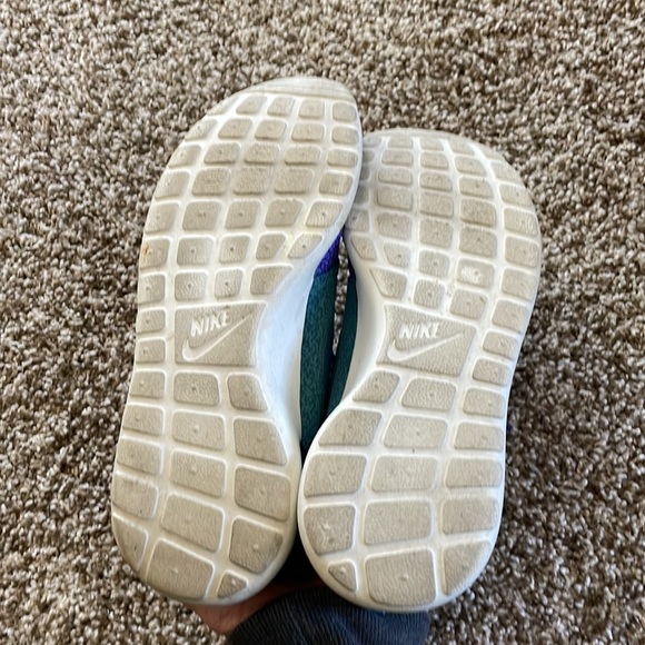 Nike - Picture 3 of 5